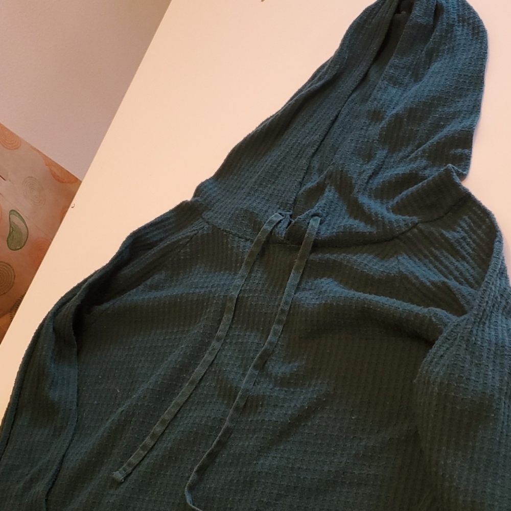 Green hooded Light sweater